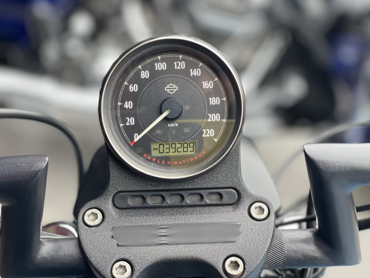 HARLEY DAVIDSON Sportster Iron 883 (BM) - 20188