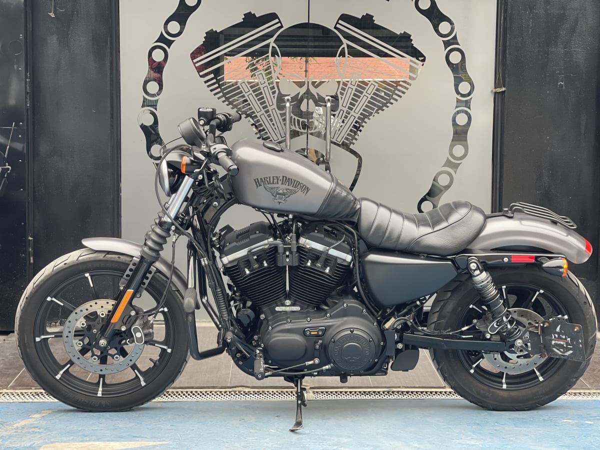 HARLEY DAVIDSON Sportster Iron 883 (BM) - 20189