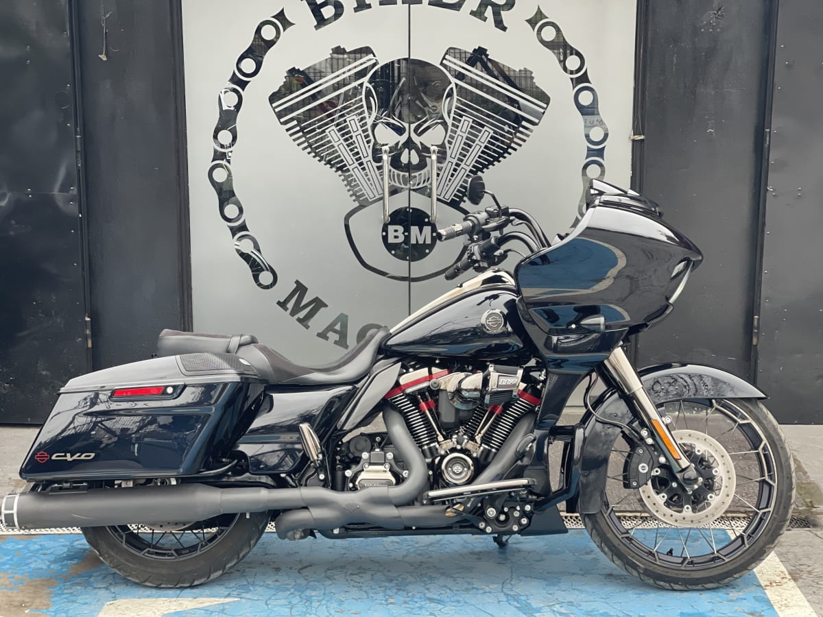 Harley Davidson Road Glide CVO 117 (2023)1