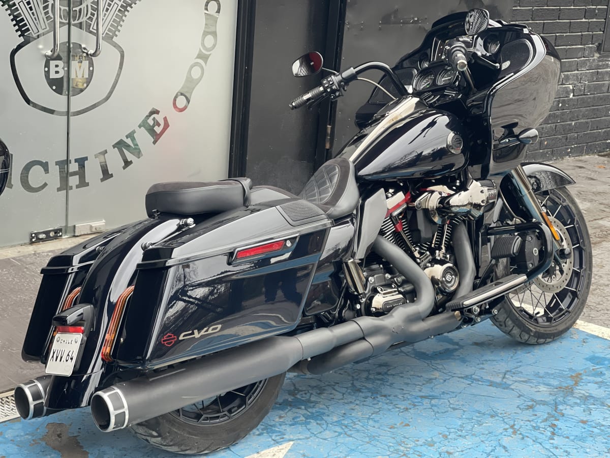 Harley Davidson Road Glide CVO 117 (2023)2