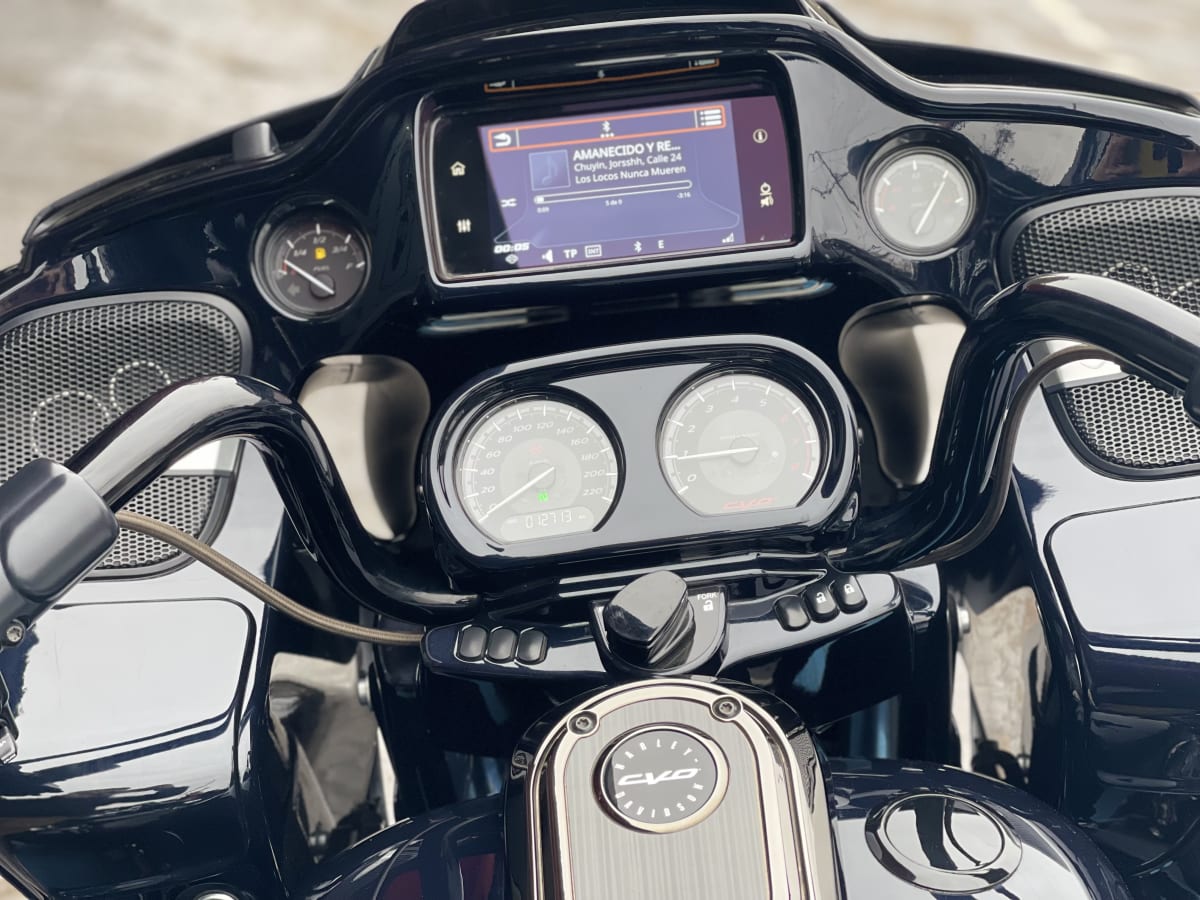 Harley Davidson Road Glide CVO 117 (2023)9
