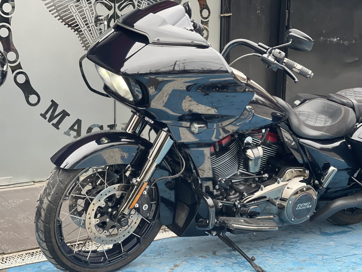 Harley Davidson Road Glide CVO 117 (2023)15
