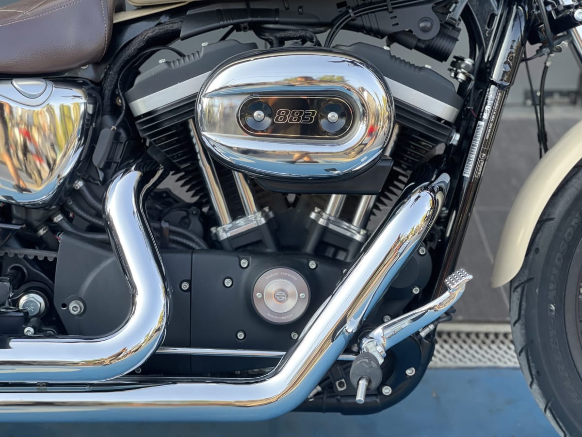 HARLEY DAVIDSON Sportster Iron 883 (2016)4