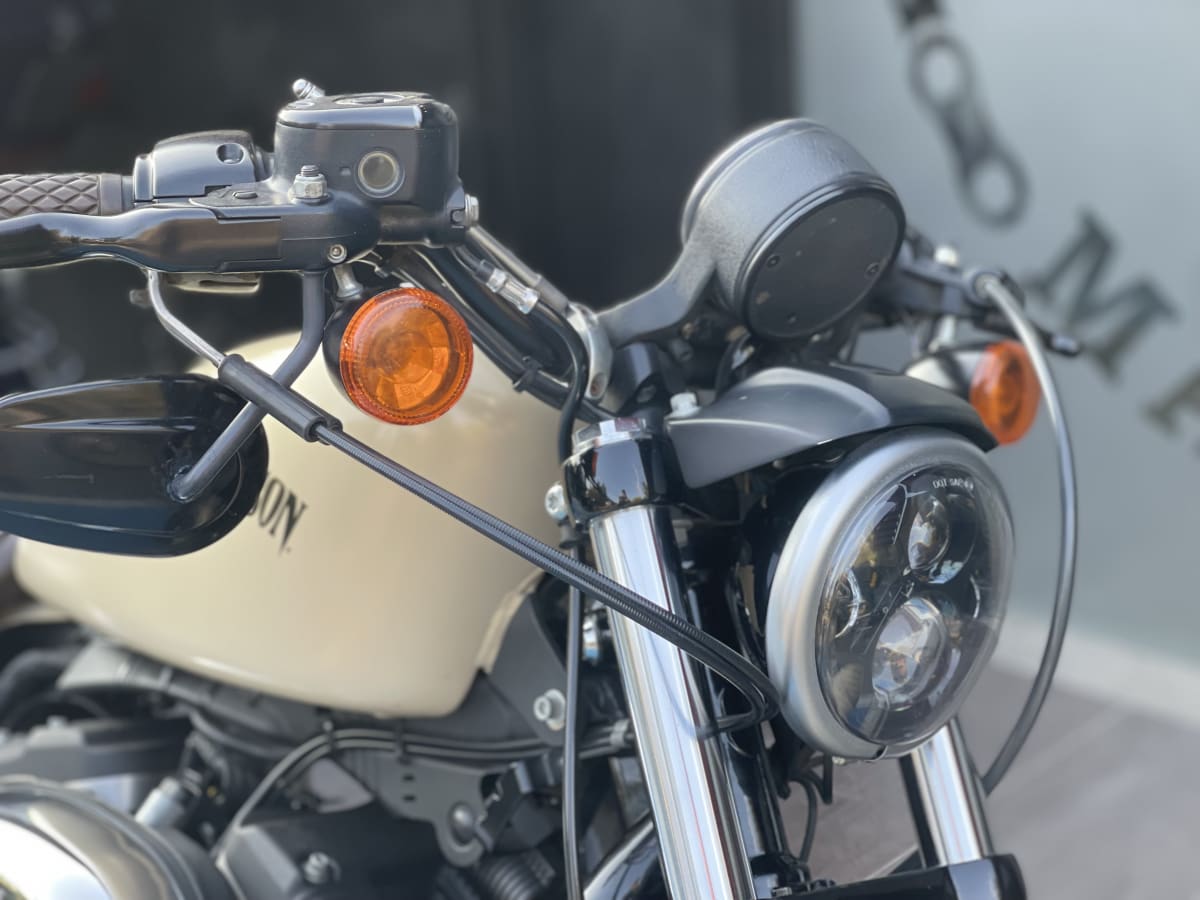 HARLEY DAVIDSON Sportster Iron 883 (2016)6