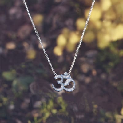 COLLAR OM CIRCÓN1