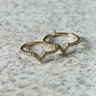 ANILLO EN PUNTA LLENO DE CIRCONES1
