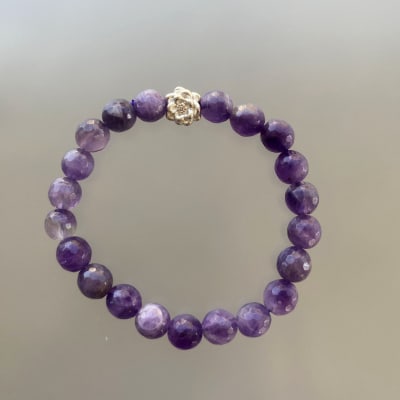 PULSERA AMATISTA  8 mm FACETADA Y FLOR DE LOTO1