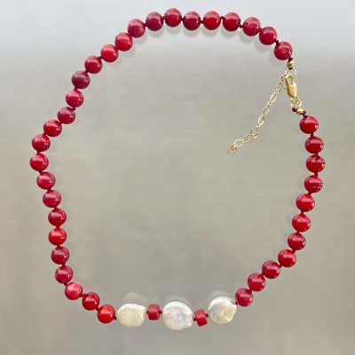 COLLAR  CORAL RECONSTITUIDO Y PERLAS COIN1