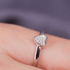 ANILLO CENTRO CORAZÓN CIRCONES