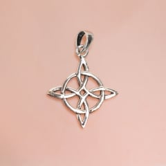 COLGANTE NUDO DE BRUJA CALADO