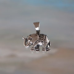 COLGANTE ELEFANTE TALLADO