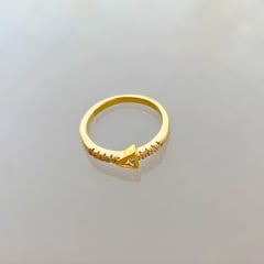 ANILLO TRIÁNGULO Y CIRCONES
