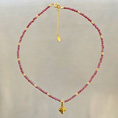 COLLAR PIEDRA GRANATE CON MEDALLA