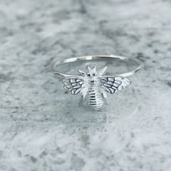 ANILLO ABEJA TALLADA