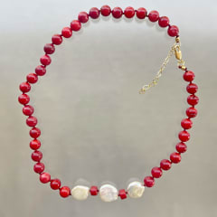 COLLAR  CORAL RECONSTITUIDO Y PERLAS COIN