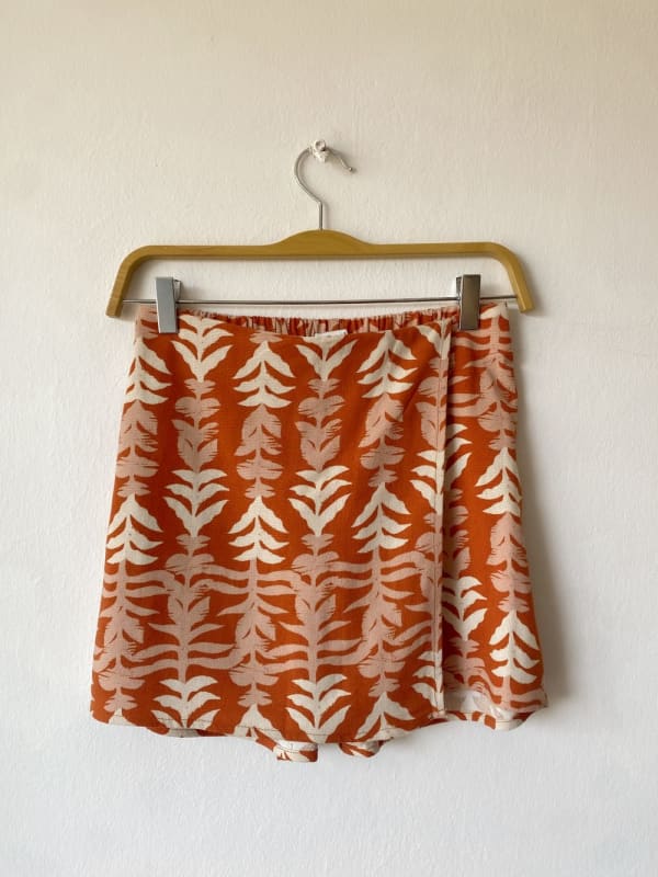 Falda short Barbados print lacre