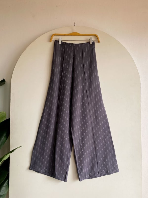 Pantalon Caeli rayas gris