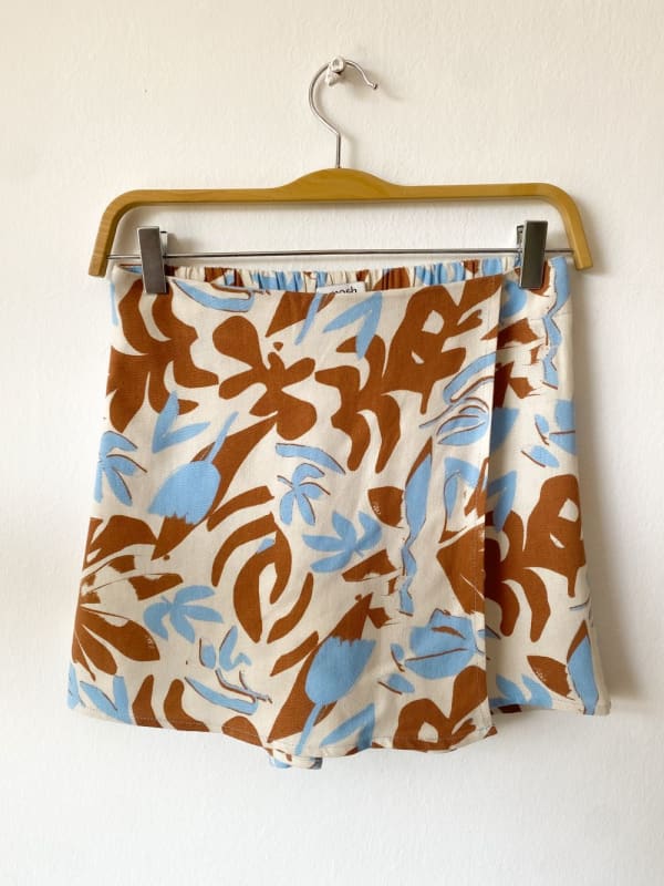 Falda short Barbados print celeste