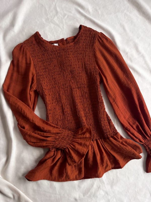 Blusa elasticada lacre