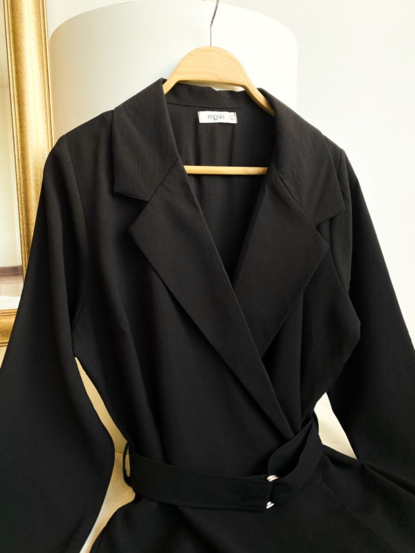 Blazer cinturón negro