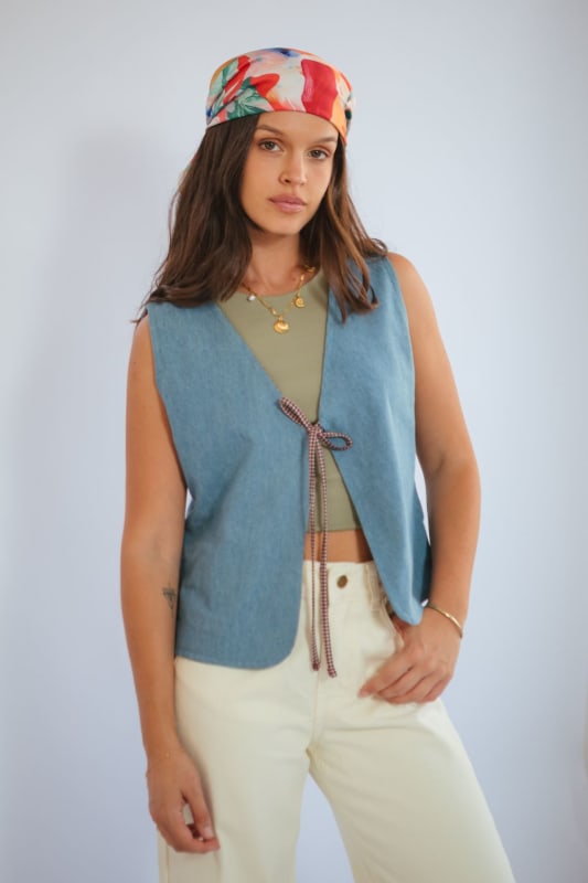 Chaleco Lyon celeste/negro