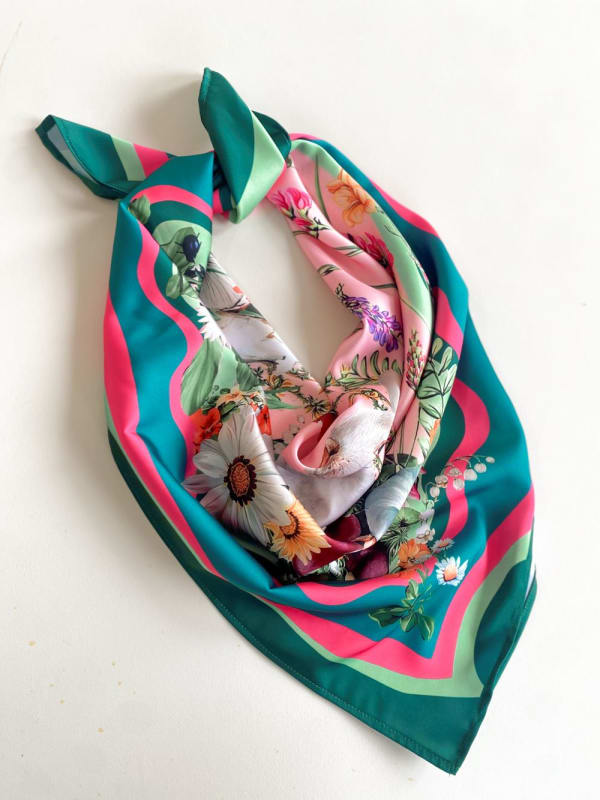 Pañuelo satinado jardín rosa