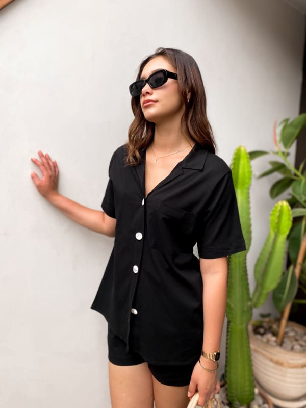 Conjunto camisa lazo y short negro Conjunto camisa lazo y short negro