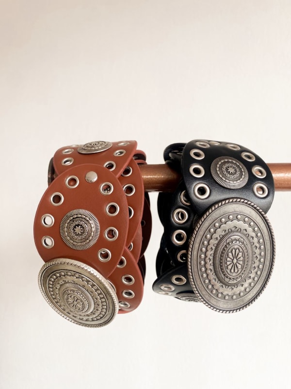 Correa cowgirl ovalada negra