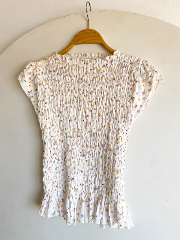 Top elasticado flores blanco