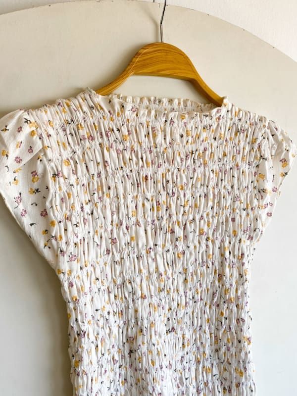 Top elasticado flores blanco