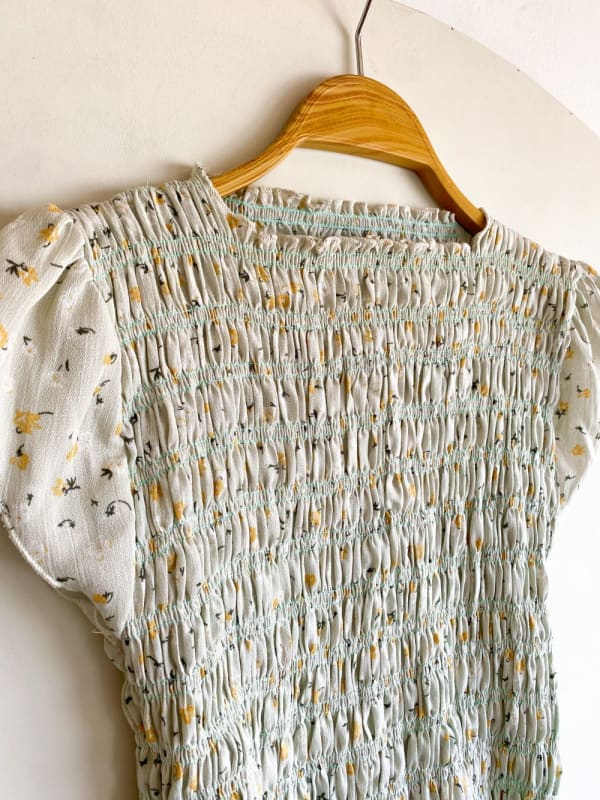 Top elasticado flores verde