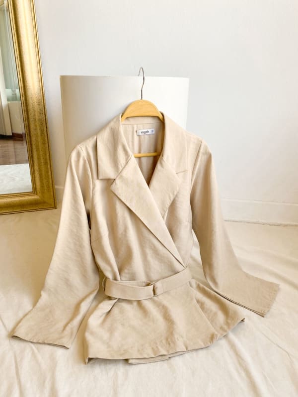 Blazer cinturón beige Blazer cinturón beige