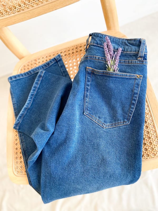 Jeans recto tiro alto azul intermedio