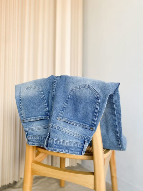 Jeans recto tiro alto celeste