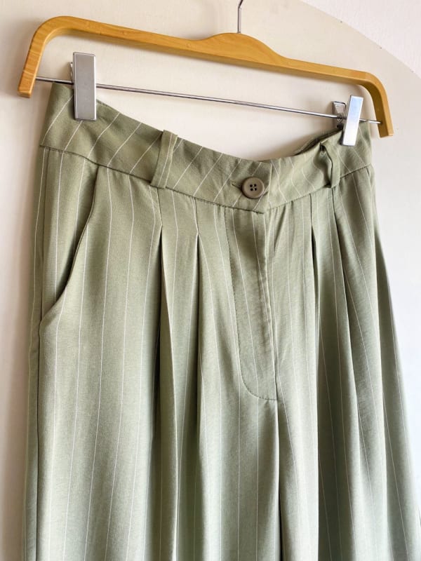 Pantalon sastre a rayas verde