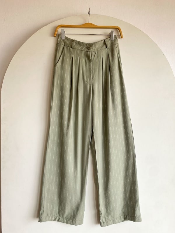 Pantalon sastre a rayas verde