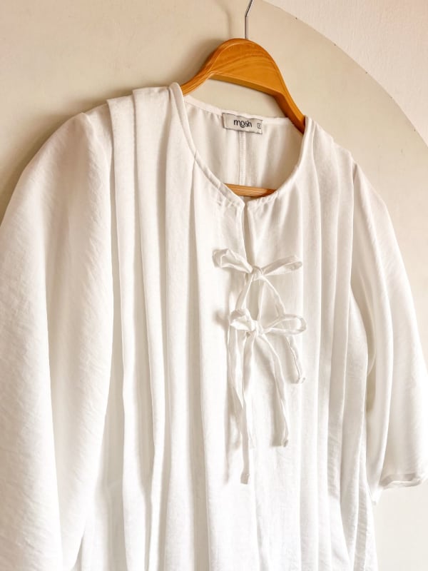 Blusa de lino plisada perla