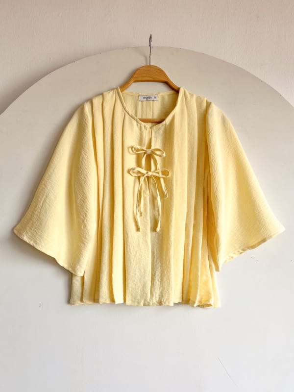 Blusa de lino plisada amarillo Blusa de lino plisada amarillo