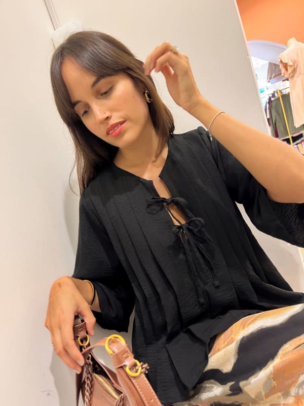 Blusa de lino plisada negro Blusa de lino plisada negro