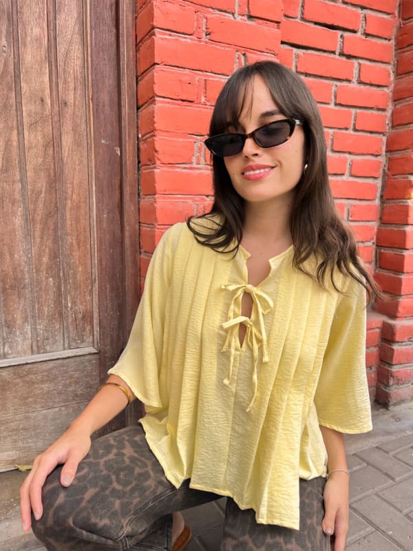 Blusa de lino plisada amarillo Blusa de lino plisada amarillo