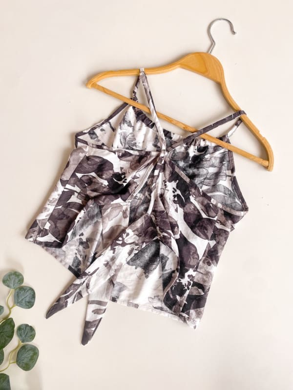 Top tiras cruzadas print negro