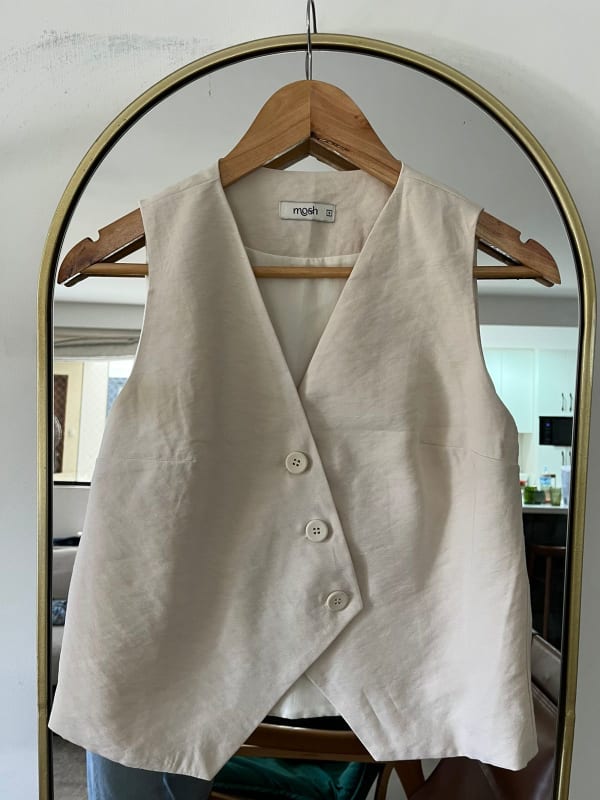 Chaleco sastre cruzado crema