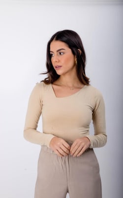 Polo Asimetrico beige Polo Asimetrico beige