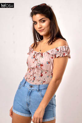 B. Jeanne melon flores B. Jeanne melon flores