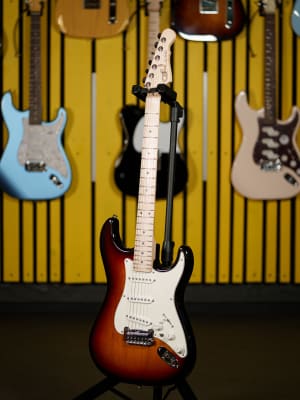 G&L FULLERTON DELUXE S-500 3-TONE SUNBURST