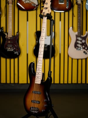 G&L TRIBUTE JB2 3-TONE SUNBURST G&L TRIBUTE JB2 3-TONE SUNBURST