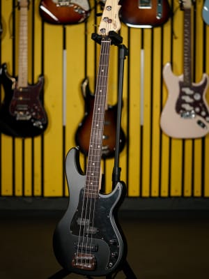 G&L TRIBUTE SB-2 BLACK FROST