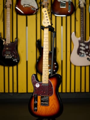 G&L TRIBUTE ASAT CLASSIC LEFTY 3-TONE SUNBURST G&L TRIBUTE ASAT CLASSIC LEFTY 3-TONE SUNBURST
