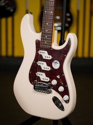 G&L TRIBUTE COMANCHE OLYMPIC WHITE G&L TRIBUTE COMANCHE OLYMPIC WHITE