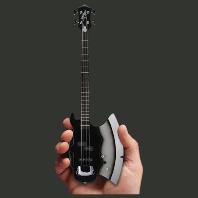 GENE SIMMONS BAJO AXE1